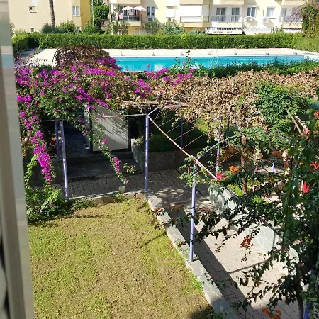,denize Sifir Esyali Daire ,havuzlu, 公寓